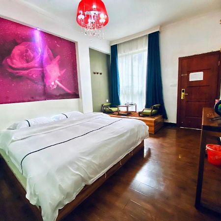 Fenghuang Little Bear Family Guest House Extérieur photo