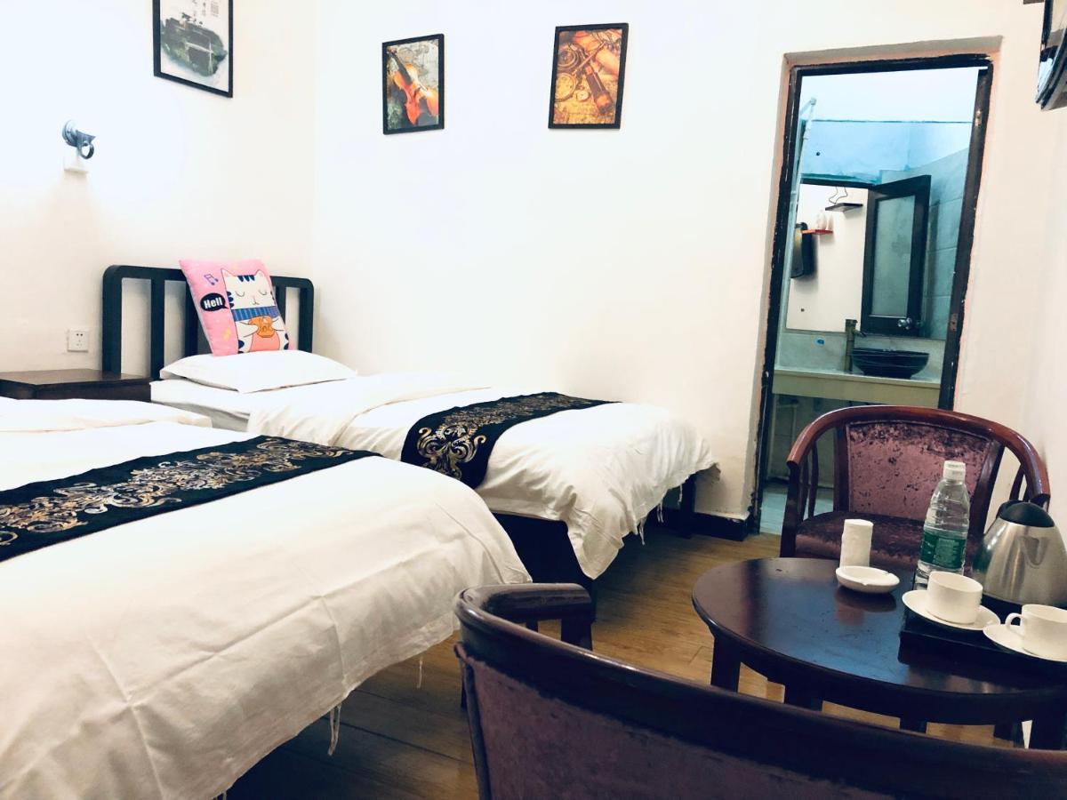 Fenghuang Little Bear Family Guest House Extérieur photo
